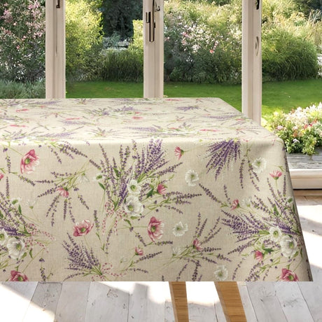 Romanticismo dei fiori – Textilvaxduk med eleganta vallmor och härlig lavendel