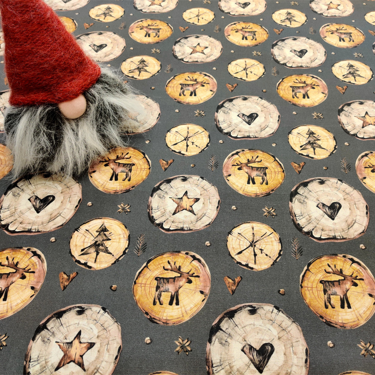 Julduk - Textilvaxduk med Rudolf i stockstuga