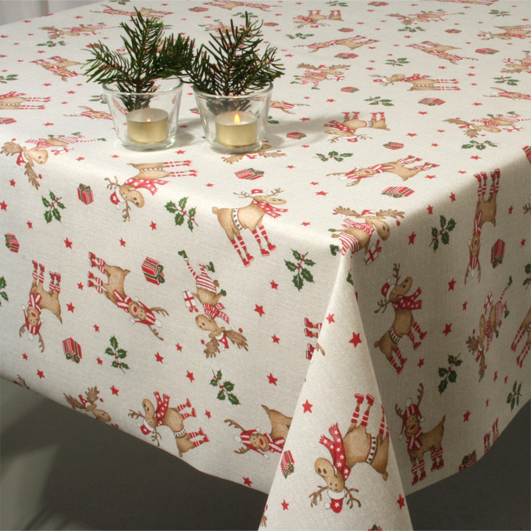 Rudolf Julefest julduk med stearinljus på bordet.