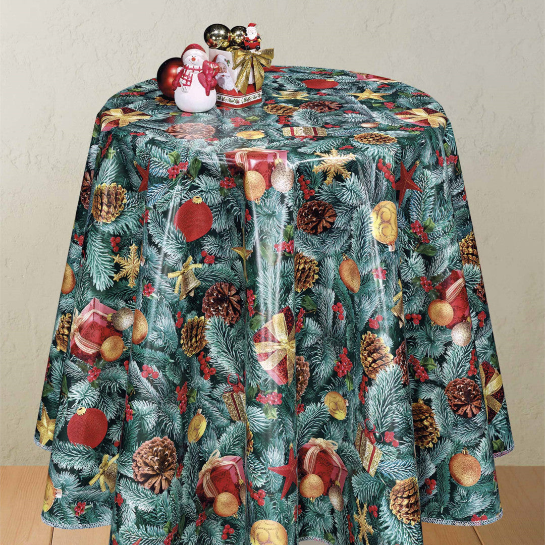 Gran med pynt - Julvaxduk, rund duk miljöbild, Stjärnor, rödabär, kulor