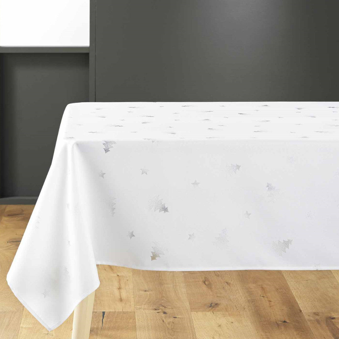 Safir 150 x 300 cm,vit julduk med silvertryck på bordet