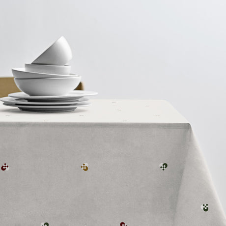 Södahl julduk med flätade julhjärtan på bord med elegant dukning 140x220