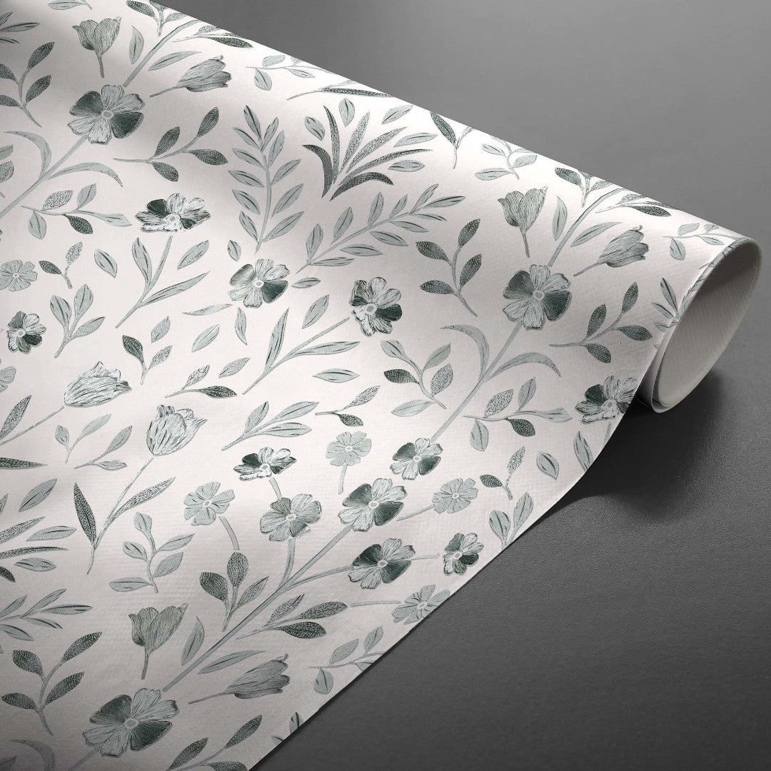 På rulle Silverflor Elegance - Vaxduk med präglade silverblommor