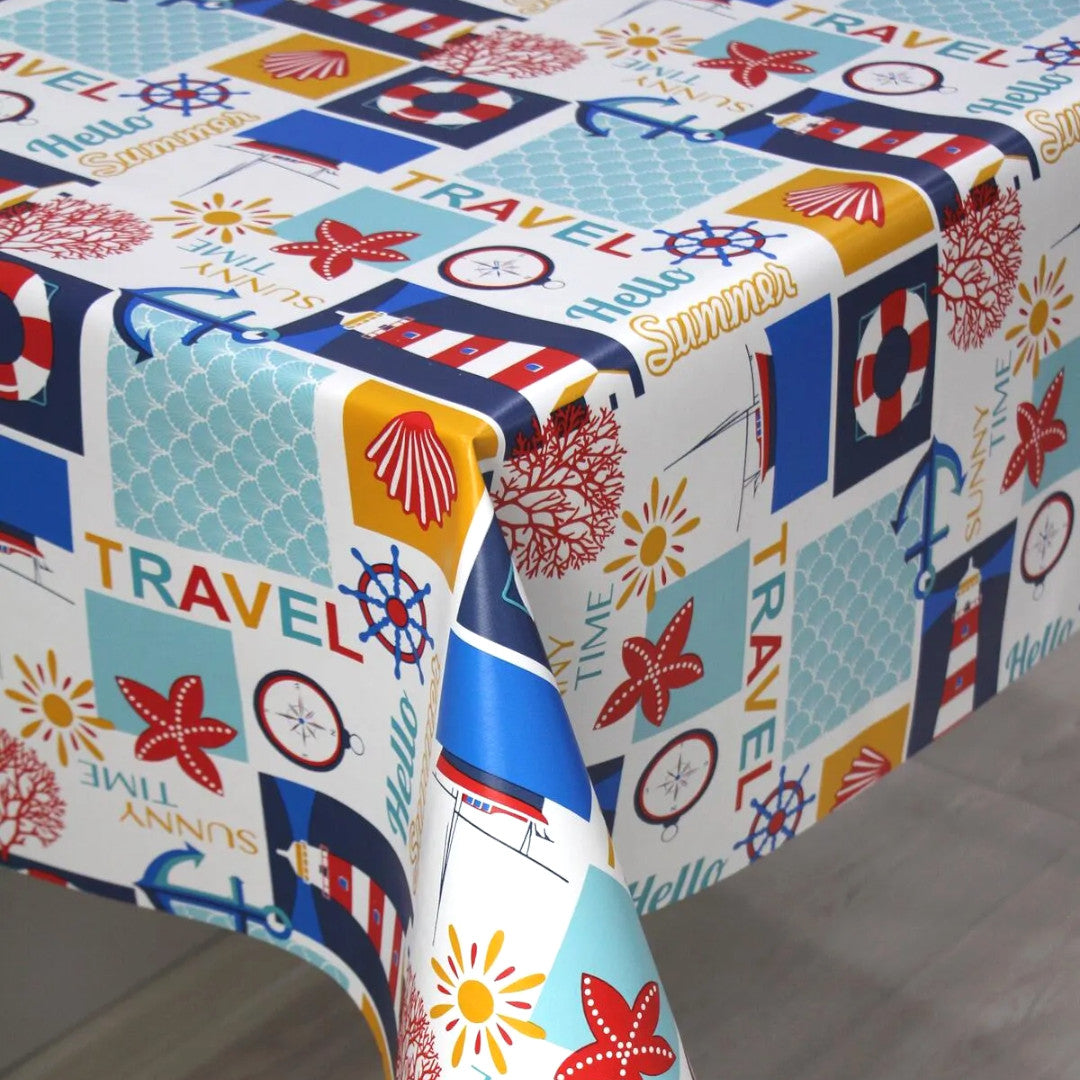 På bordet Sommar vid havet - Vit vaxduk med maritima motiv