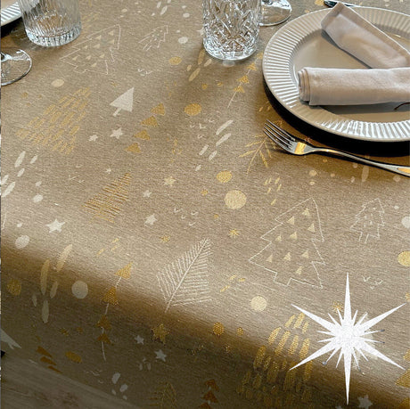 Spår i Granskogen Guld Lurex - Naturfärgad jultextilvaxduk