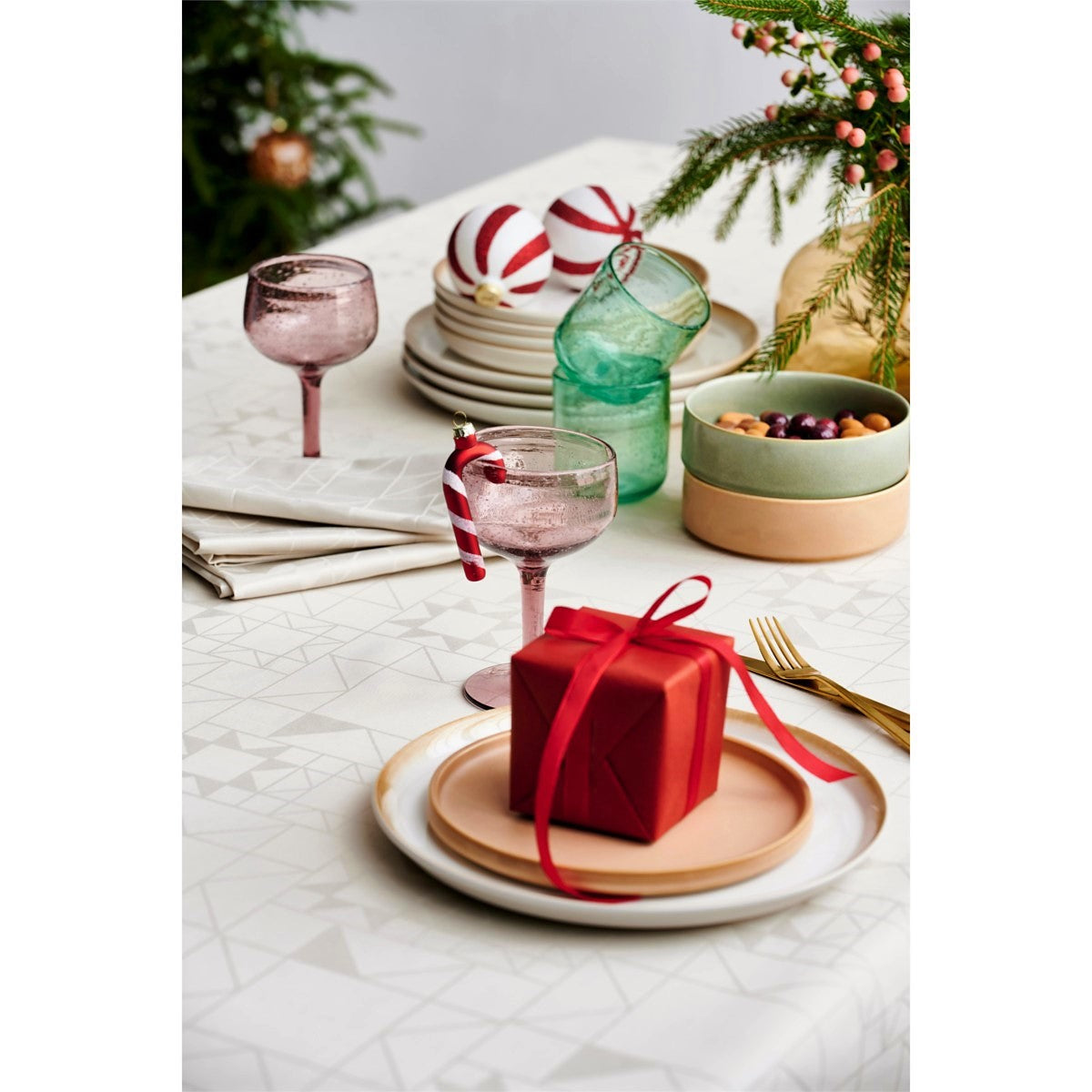 Södahl Star Damast Ljus Beige - Klassisk Julduk textilvaxduk med dukning