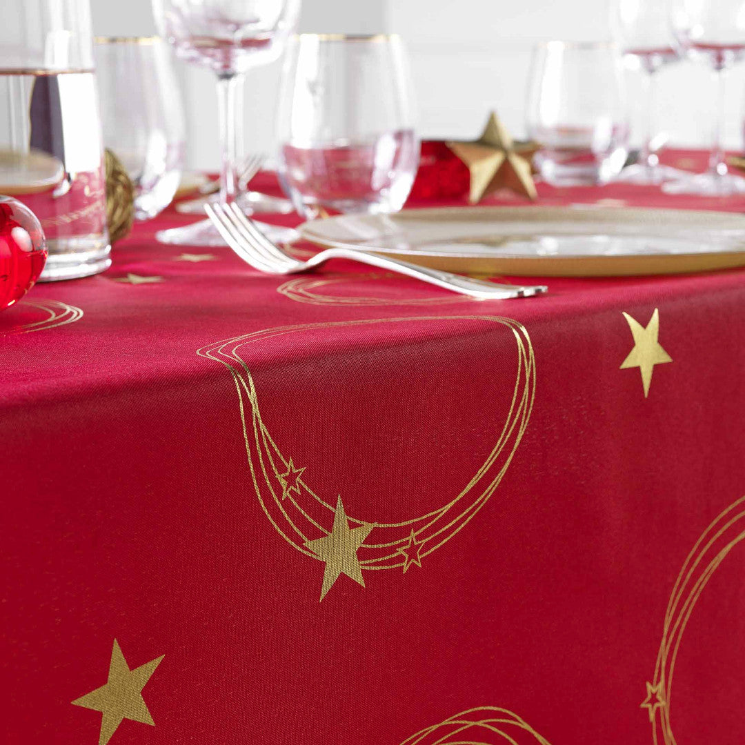 Star Metallic Print Red/Gold - Röd julduk med guldtryck, 150 x 240 cm