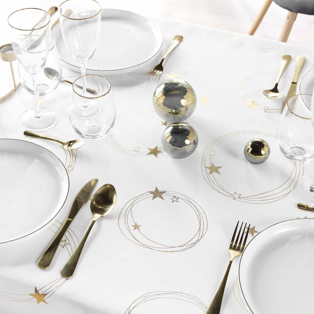 Bordet dukat med Star hvid juledug med guldtryck, till julafton