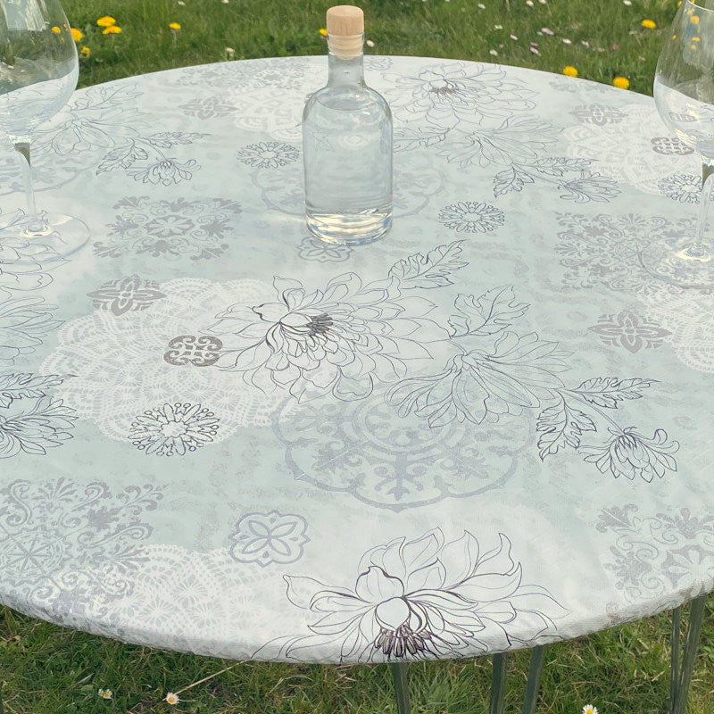 Härliga streckblommor i ljusa färger - Rund vaxduk med resår