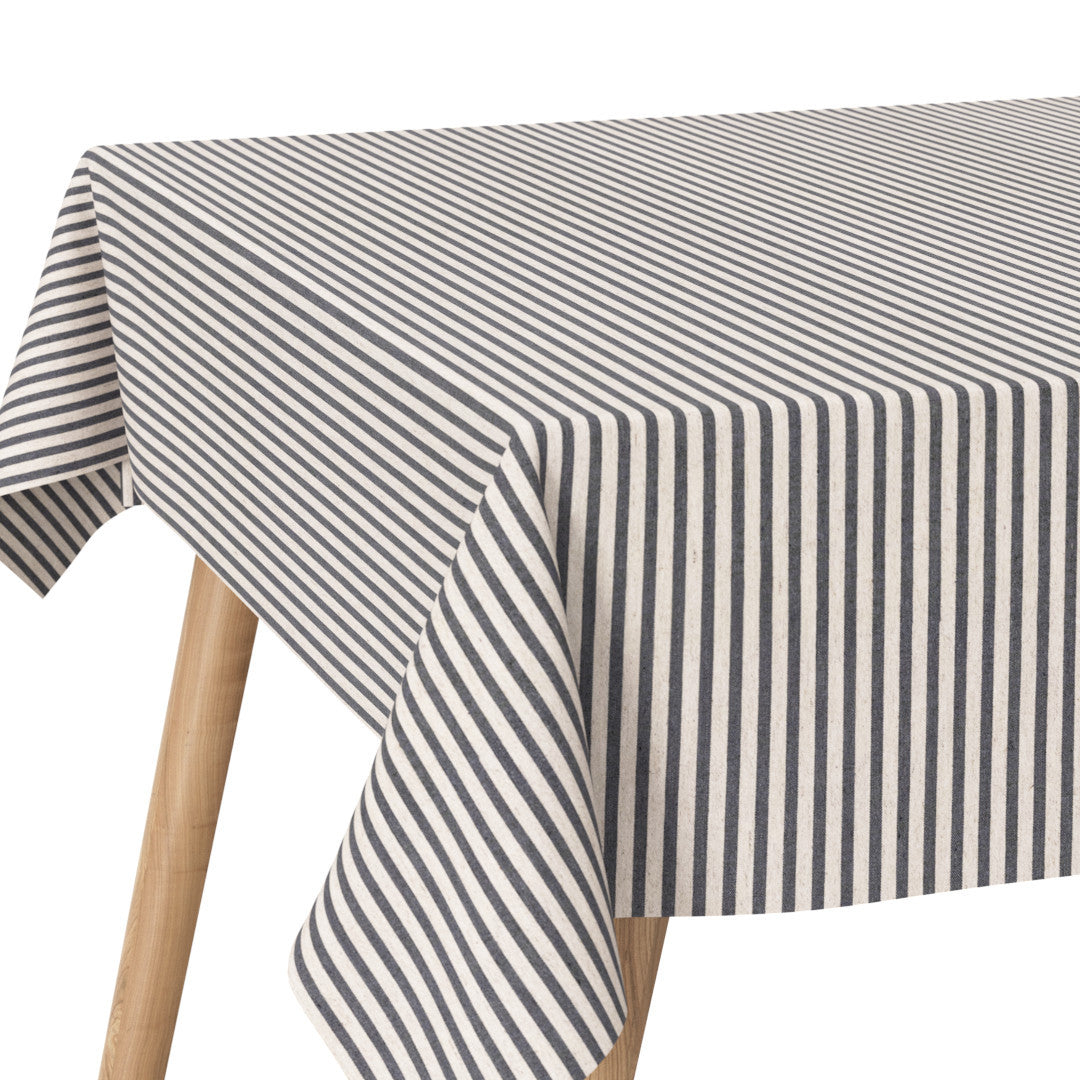 Miljöbild med Ränder På Tvärs Grå - textilduk i linnelook med ränder och glidskydd