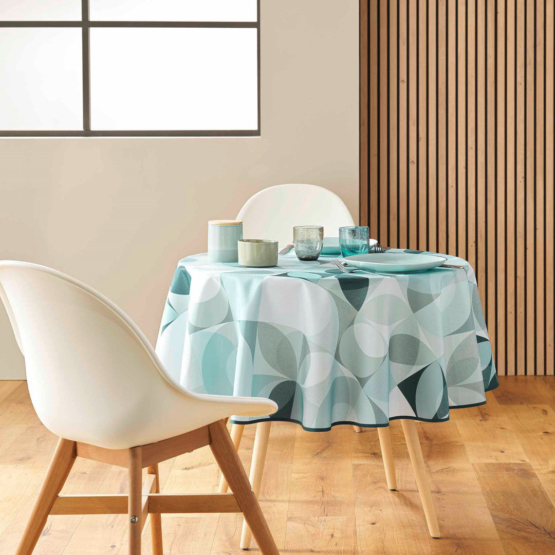 Matbord dukat med Tessouro Sage rund duk i mjuka gröna nyanser