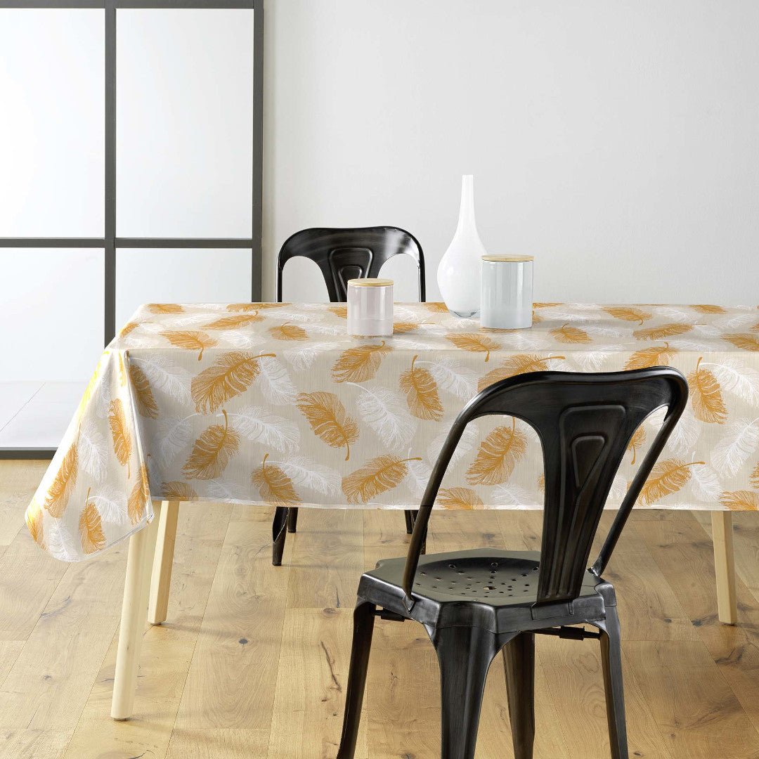 Miljöbild med Textilia Glitter Sarina - Vaxduk med vackra fjädrar i silver- och guld.