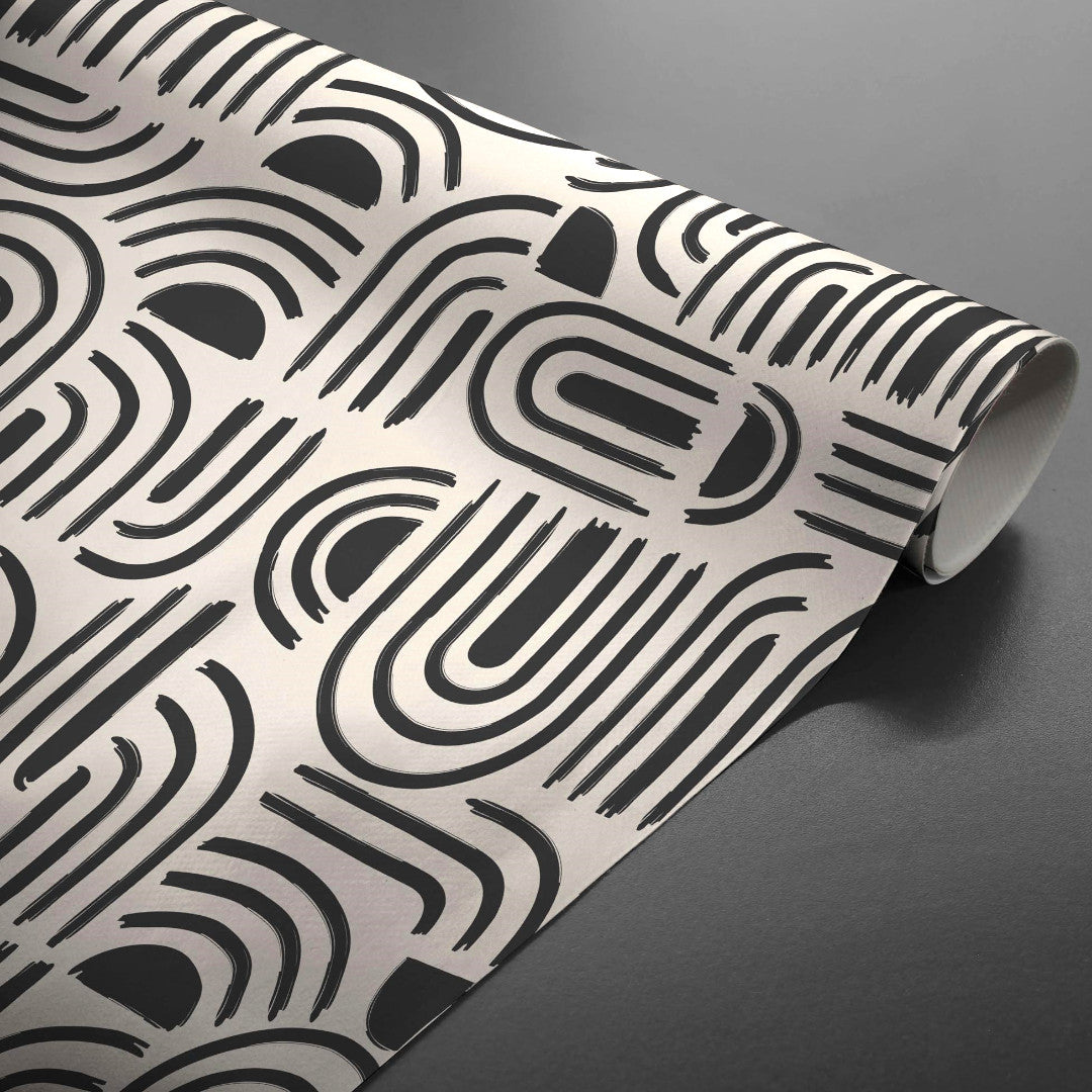 På rulle Textilia Pandorine Svart vaxduk med ett grafiskt mönsterer