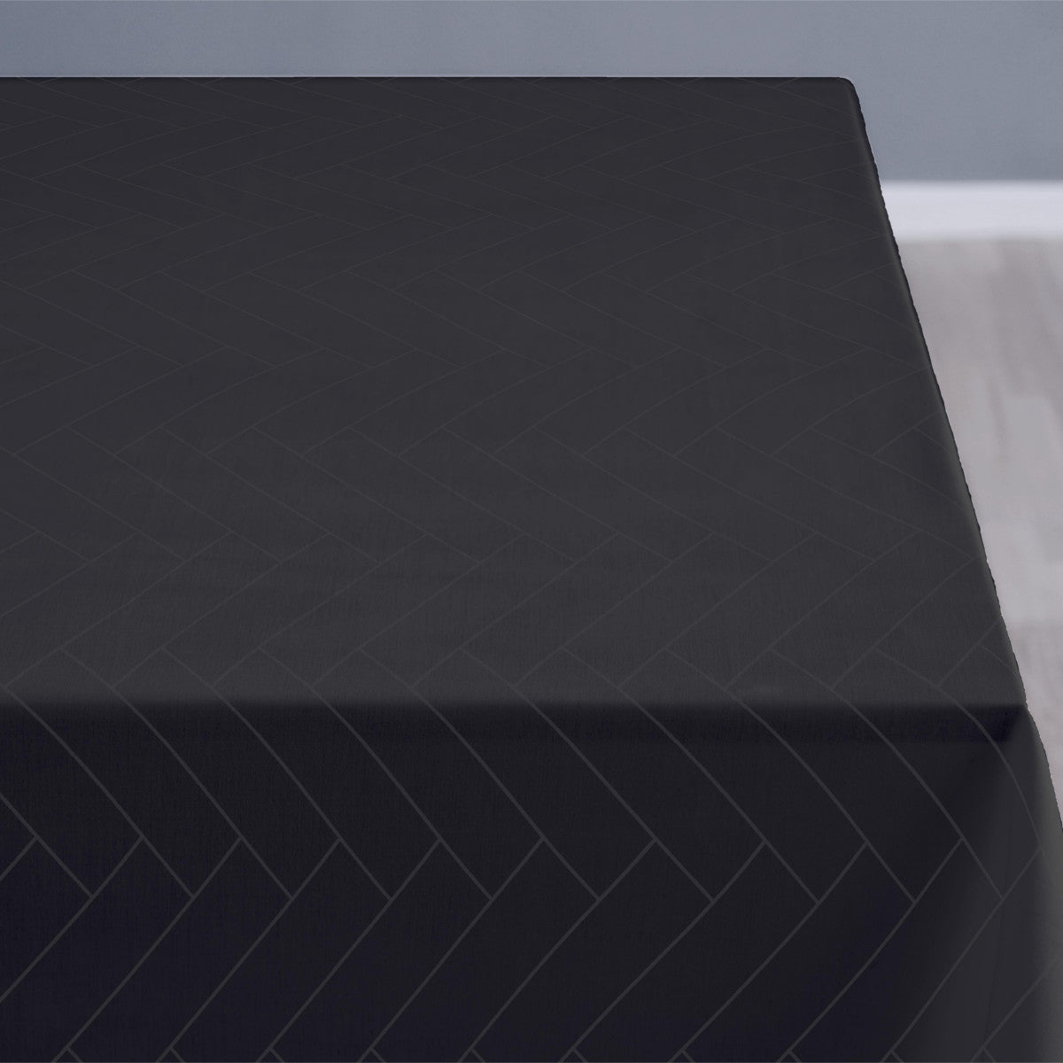 Närbild av Södahl Tiles Ash klassisk damastvävd textilduk med glidskydd