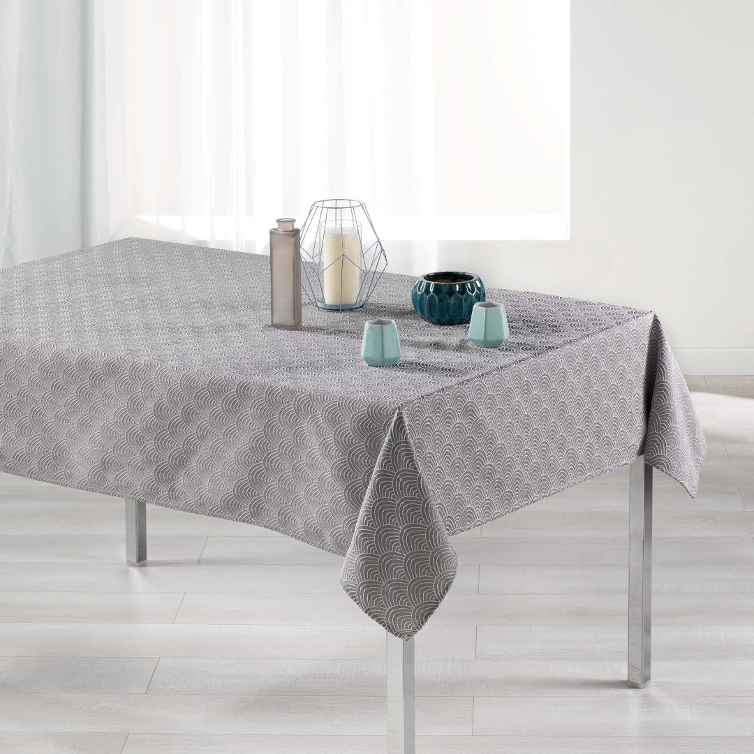 Tokio Jacquard Grå 140x250 cm – Damastduk med fläckskydd, miljöbild
