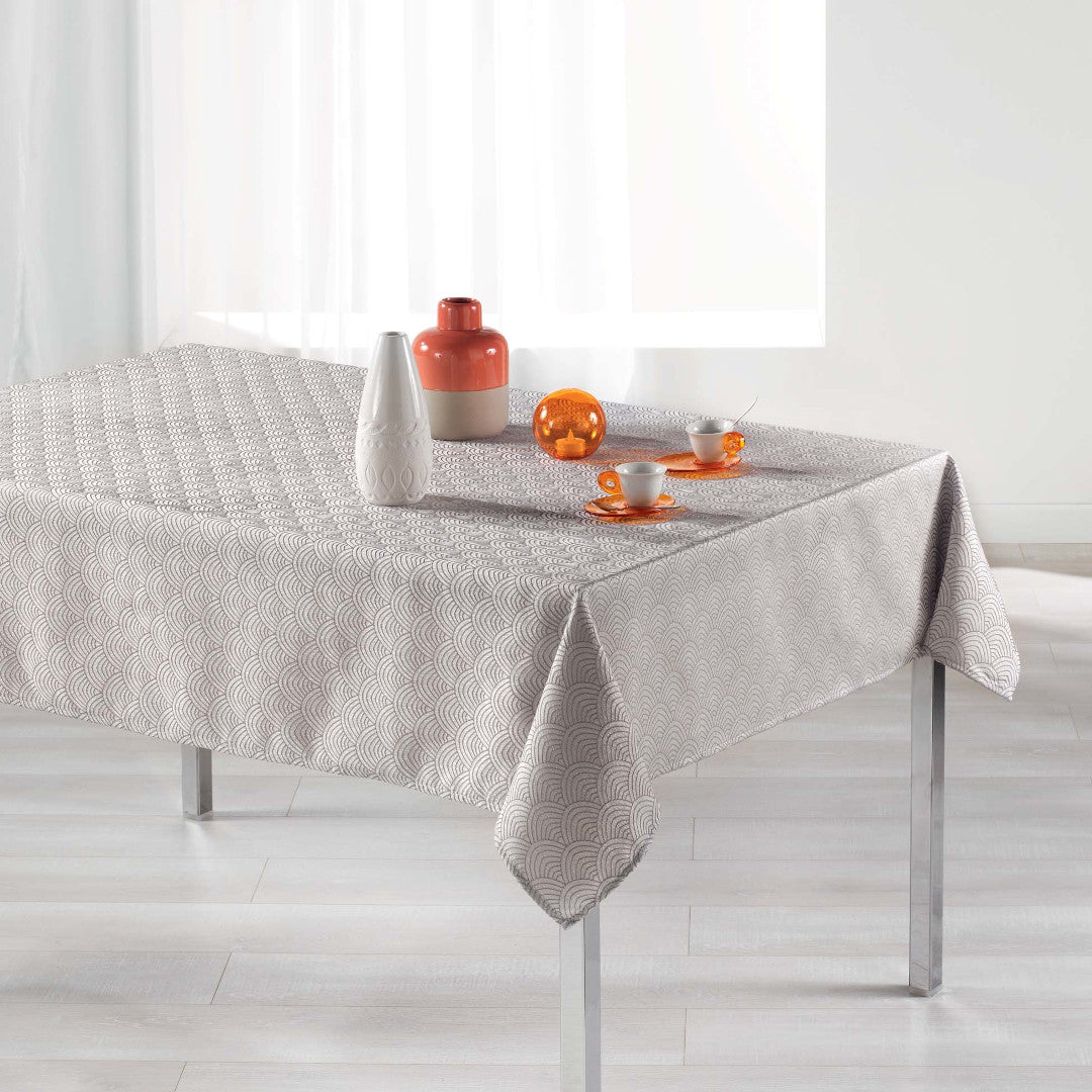 Tokio Jacquard Pärla 140x250 cm – Damastduk med fläckskydd, miljöbild