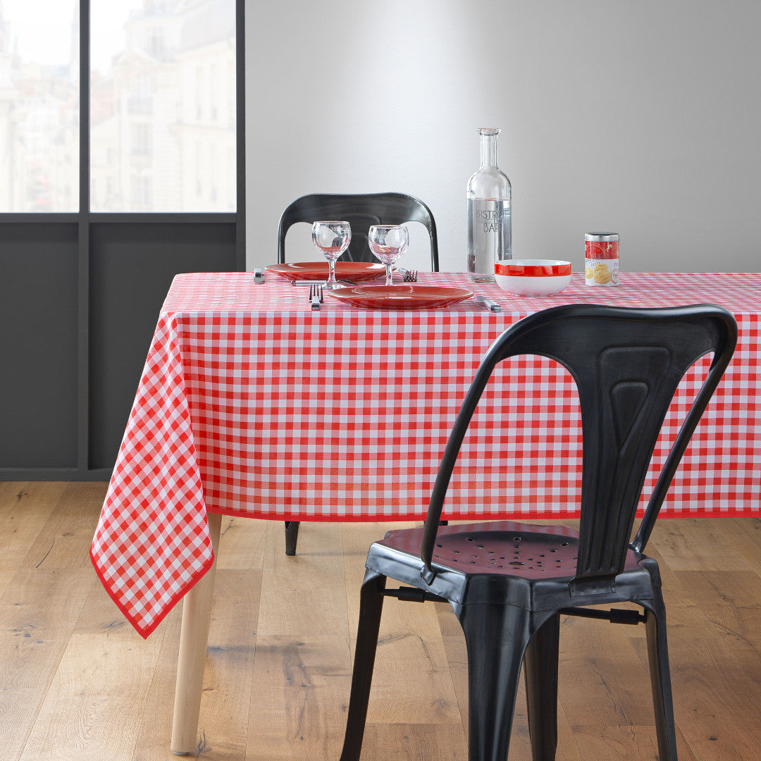 Vichy Röd 150 x 240 cm, rektangulär duk med fläckskydd och rutor, miljöbild