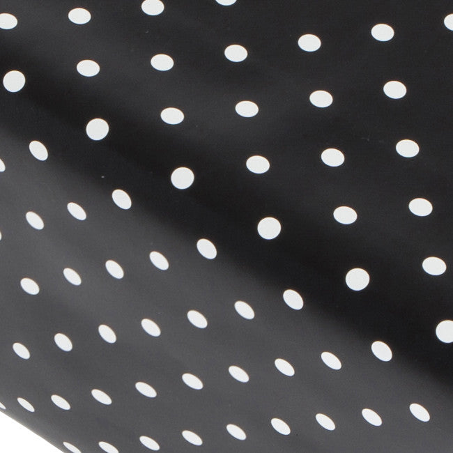 Dot Black, vaxduk med prickar, 140 cm bred närbild
