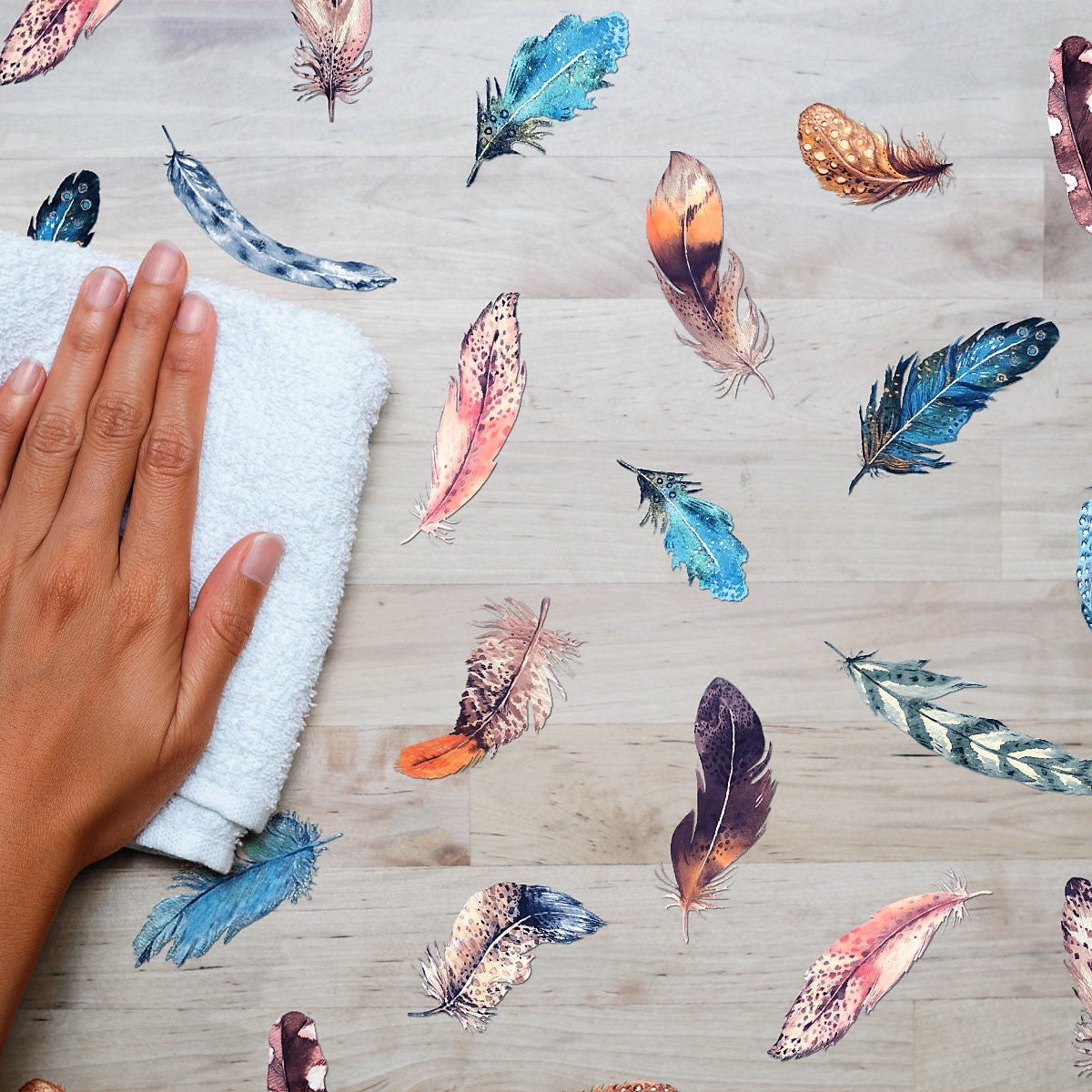 Finja, transparent vaxduk, bordsduk av genomskinlig plast med färgglada fjädrar