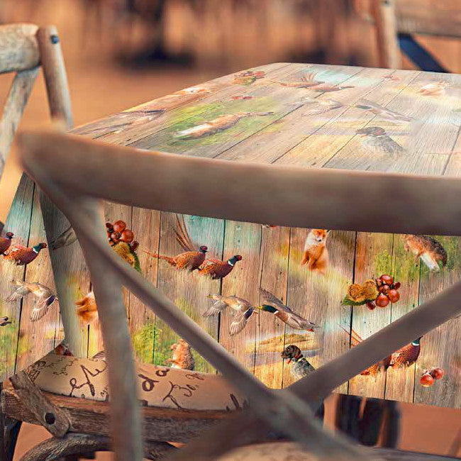 På bordet Hunter Wood, vaxduk med jakt, djur och natur