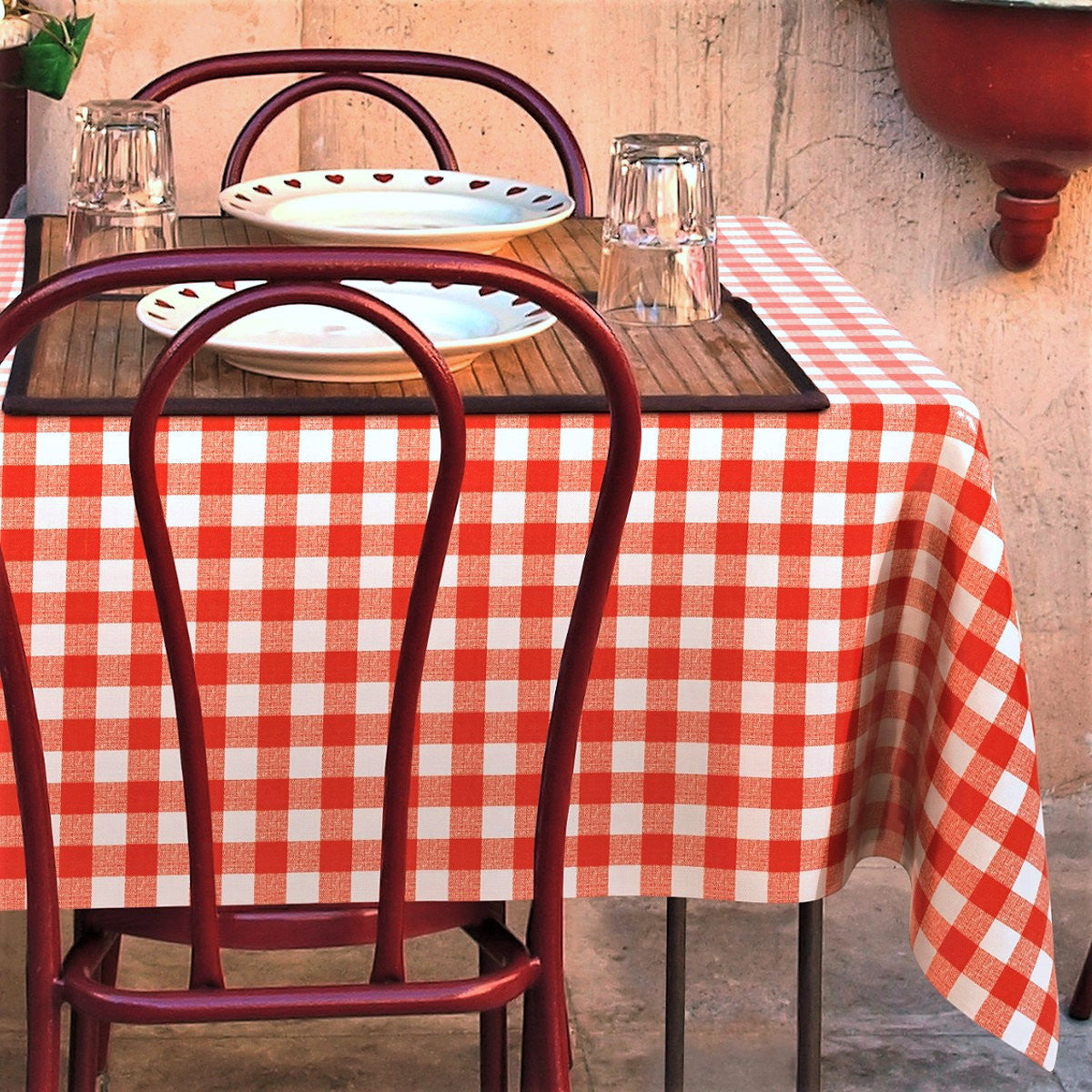 Avanti - Vaxduk med röda och vita rutor - LFGB