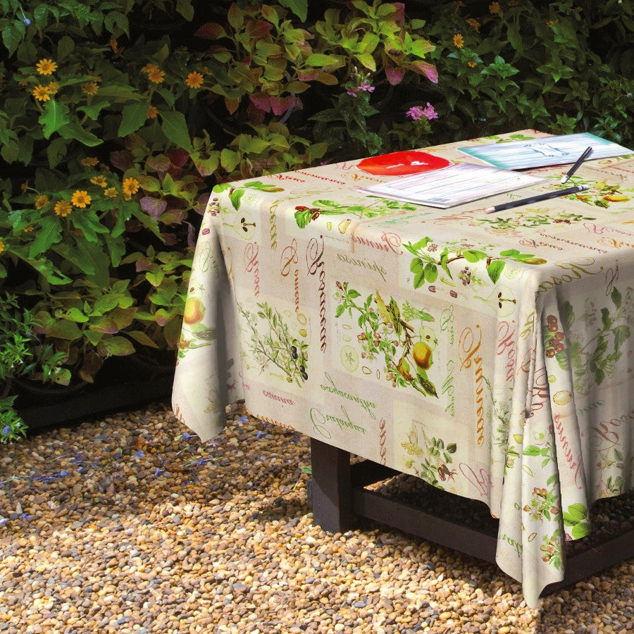 Rosalie, dekorativ vaxduk med äpplen, päron, nypon och oliver på bordet