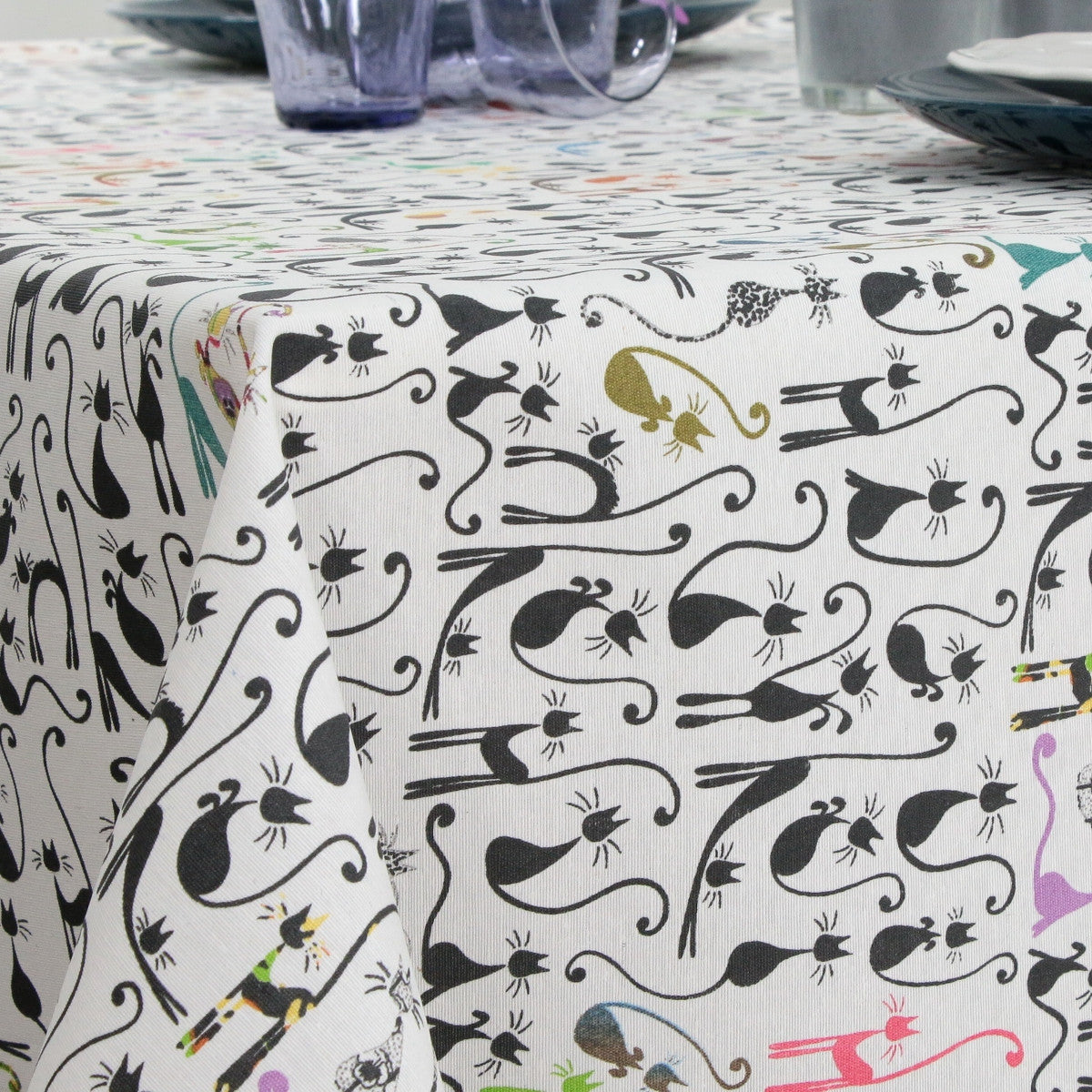 Wain - textilvaxduk med katter, 140 cm bred