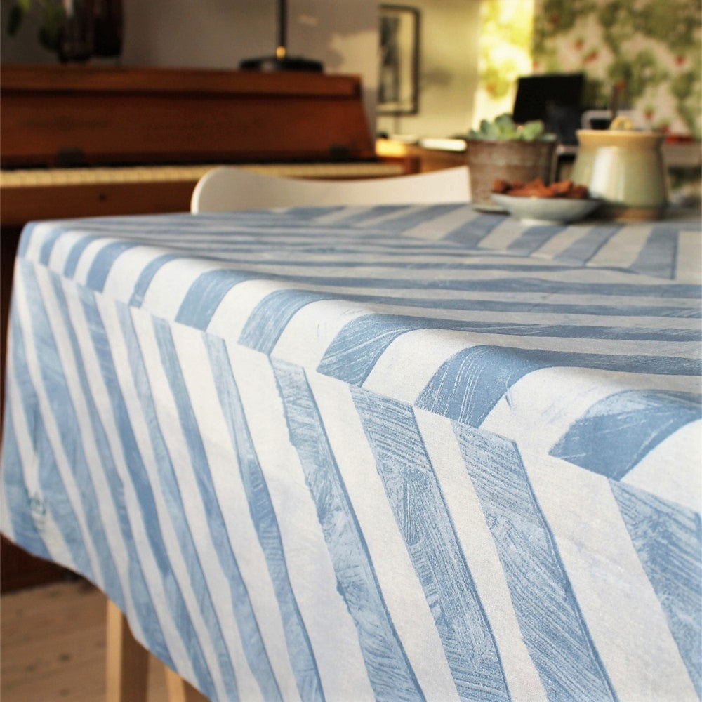 Zigsak Blue, Notes by Susanne Schjerning textilvaxduk med glidskydd