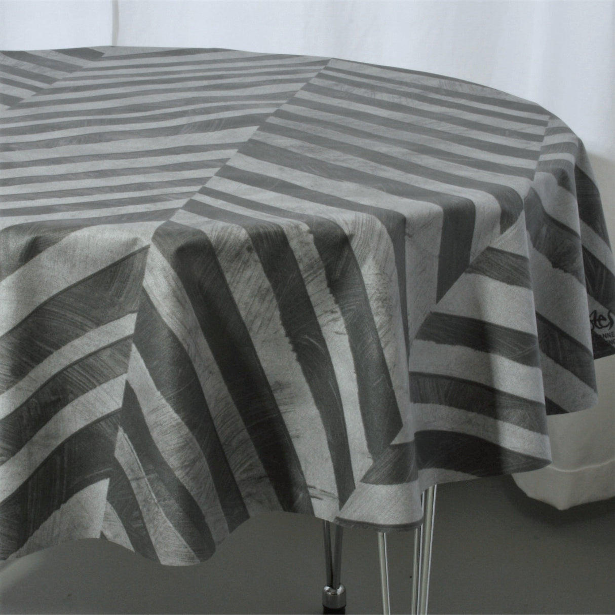 Zigzak Graytone, Notes by Susanne Schjerning textilvaxduk med glidskydd