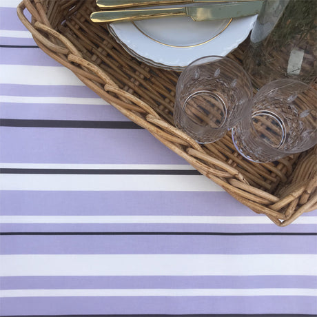 Heno Stripe – Randig Lila – textilvaxduk med glidskydd
