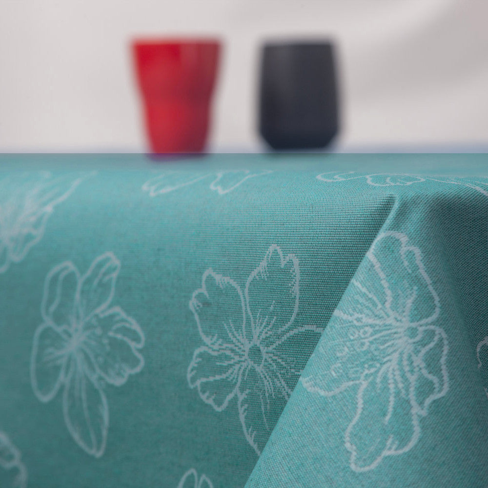 Adalis Blå – Damastvävd textilvaxduk med streckblommor, 140 cm