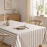 Aria Taupe/offwhite – Vaxduk med ränder i linnelook i matsalsmiljö