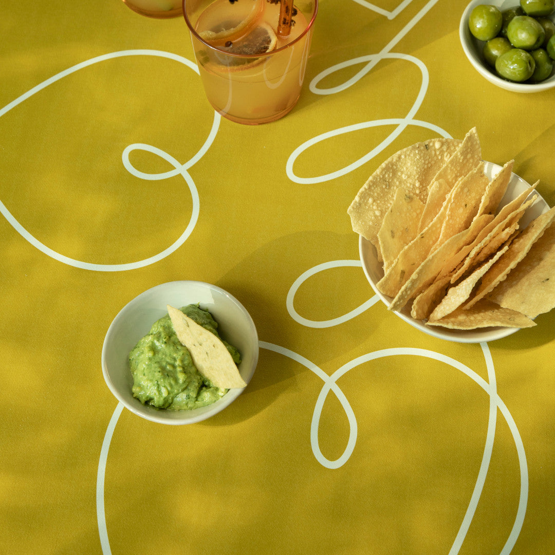 Beat It Tuscany – Captain Cook vaxduk med grafisk linjemönster närbild