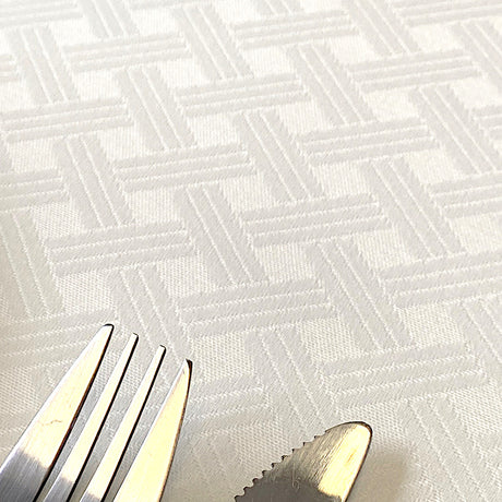 Benlliure Blanco – Jacquardvävd textilvaxduk med flätat mönster, närbild