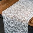 Camellia Lace – vit spetsbordslöpare 50 cm (metervara)