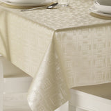 Champagne Damast - Elegant vaxduk med klassiskt damastmönster i champagne, hörn