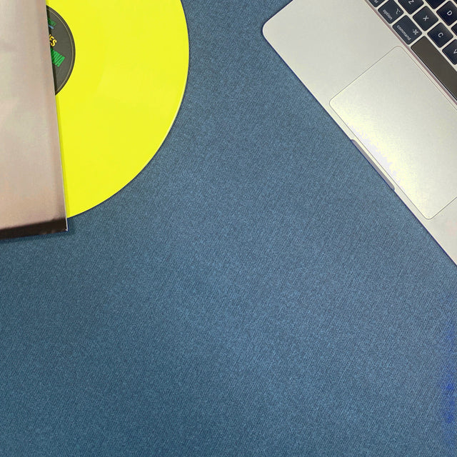 Dali Indigo – enfärgad textilvaxduk, 180 cm bred närbild