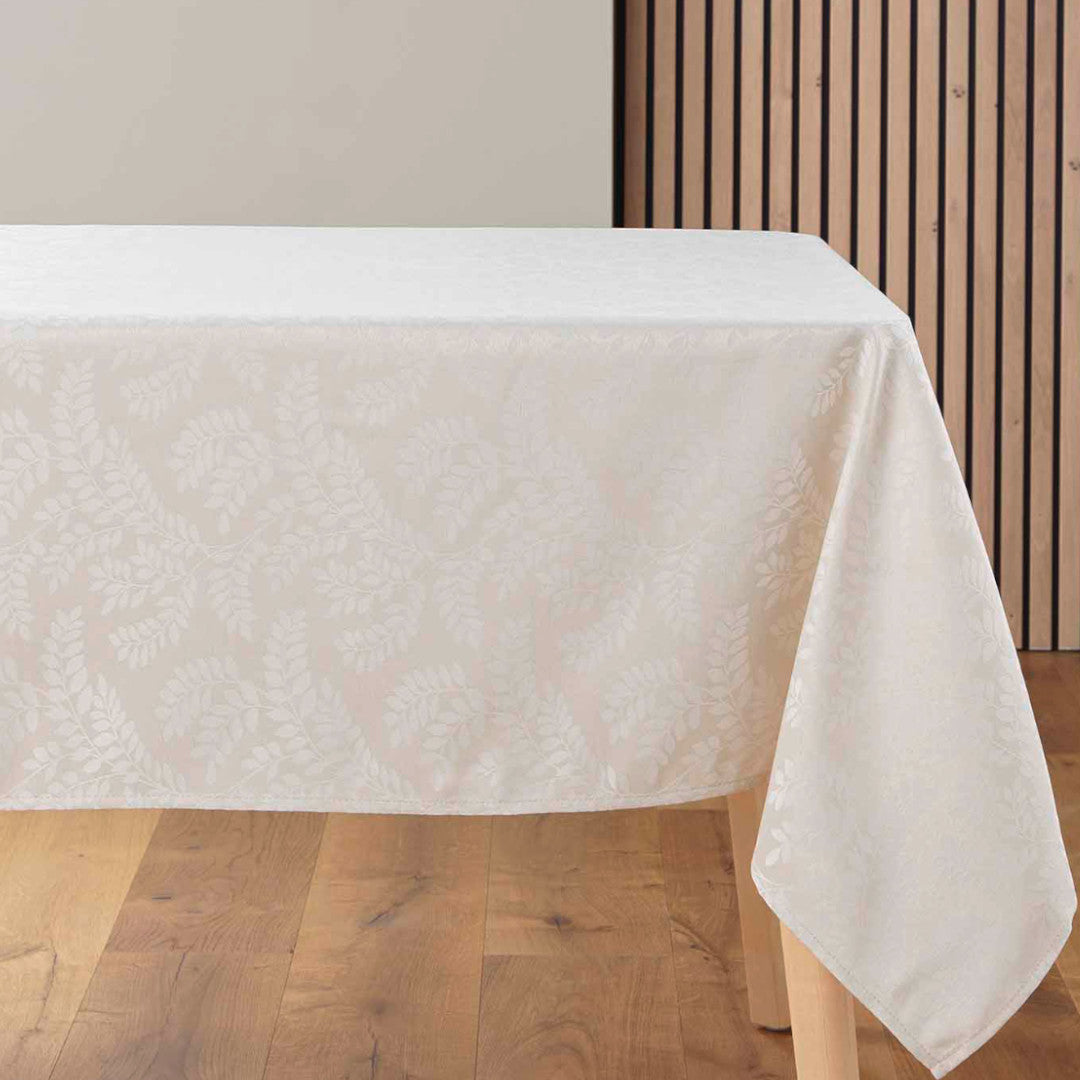 Doriane Natur – Damastduk med vävt bladmönster – 140 x 240 cm, bord