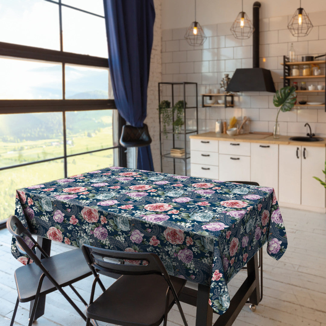 Heritage Rose Blå – Präglad vaxduk med blommor, miljö
