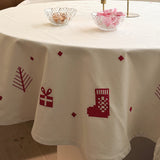 Julia Röd - Broderad julduk/julgransmatta Ø 140 cm, närbild