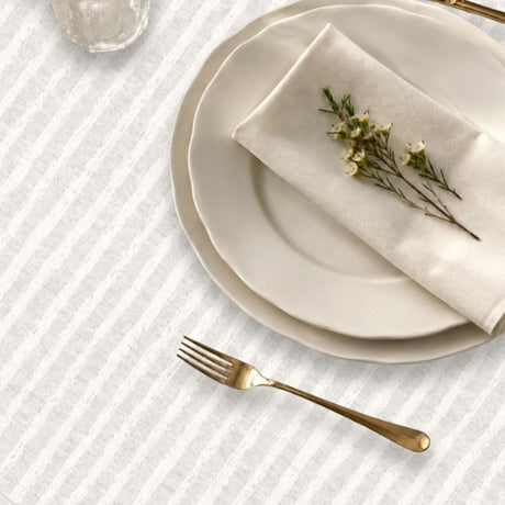 Lam Blanco – Jacquardvävd textilvaxduk i offwhite 160 cm bred, närbild