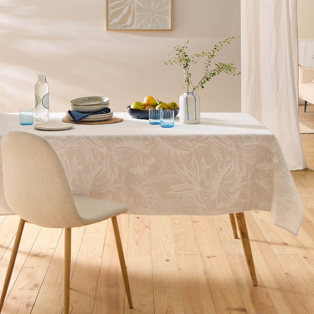 Lorenza – Tygduk i linnelook med stort bladmönster – 140 x 240 cm, miljö