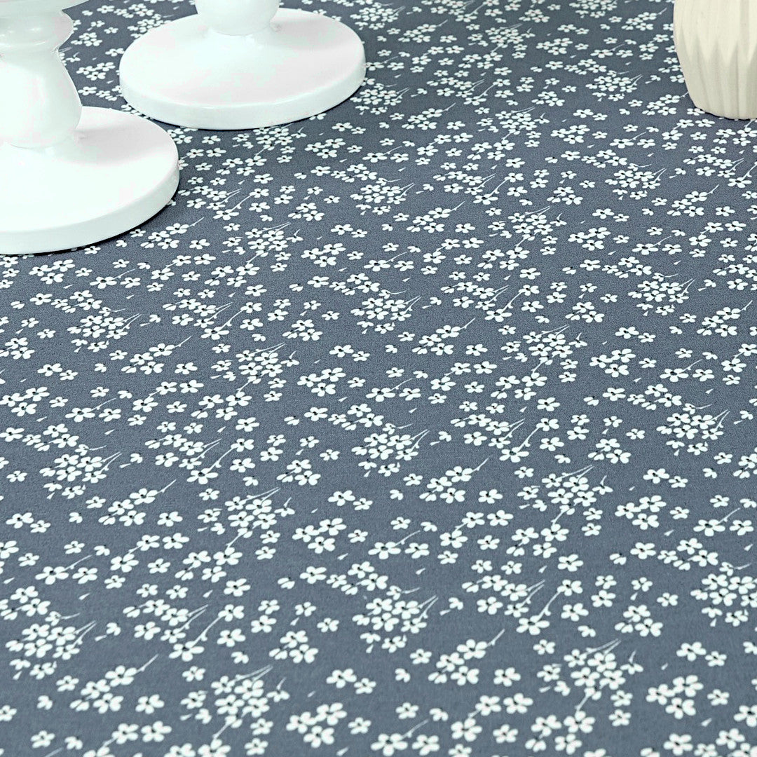 Milflores Dusty Blue - Textilvaxduk med små blommor