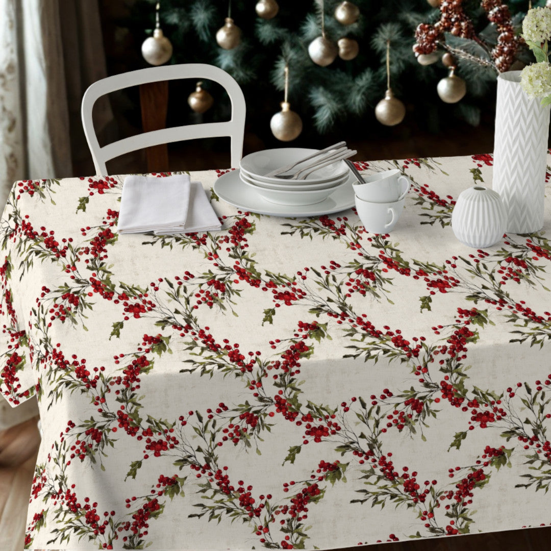 Nordfavn Bessie – Jultextilduk med röda bär och gröna grenar, miljöbild