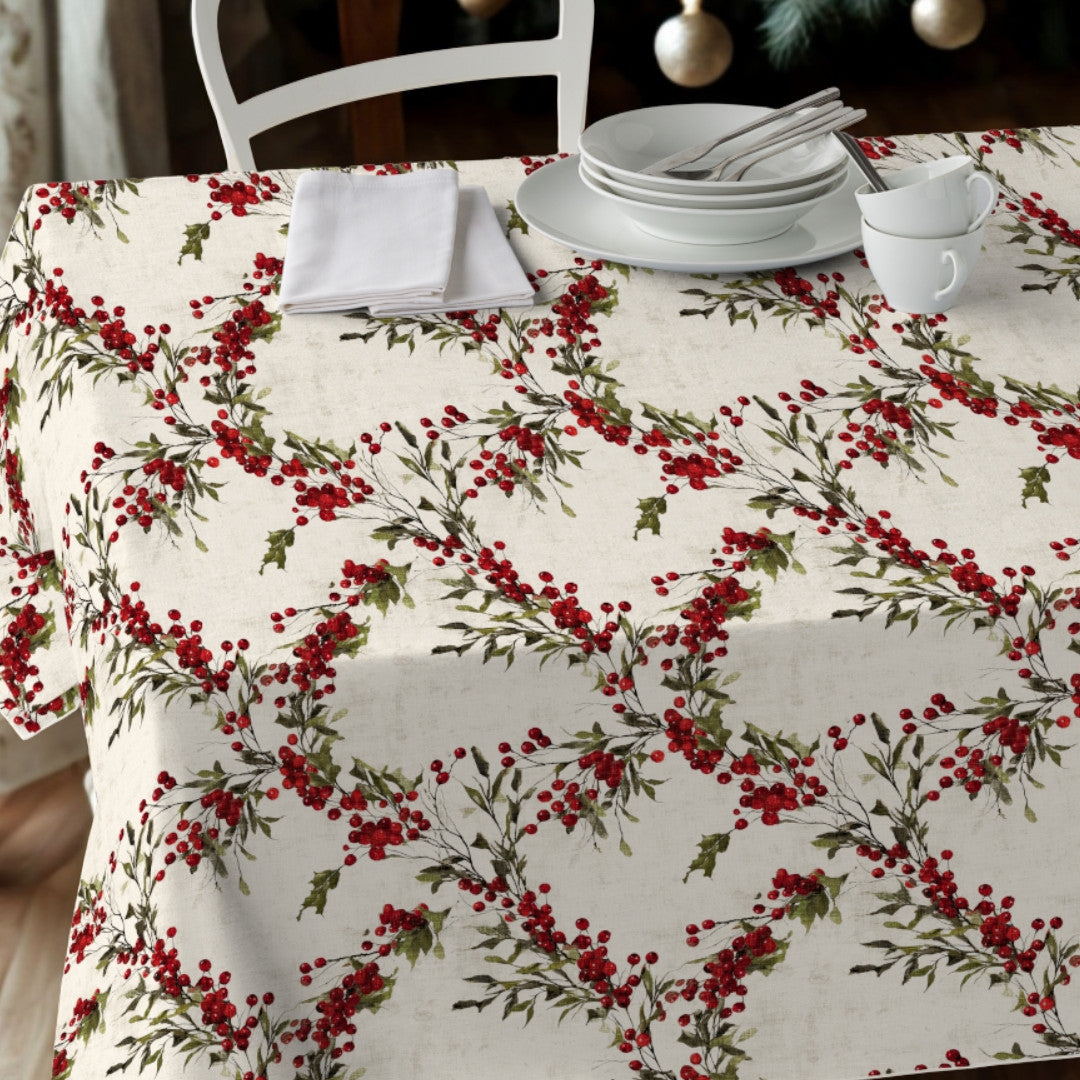 Nordfavn Bessie – Jultextilduk med röda bär och gröna grenar, närbild