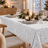 Nordfavn Christmas Carols Ljus Silver – Julvaxduk med nordiskt julmönster, miljö