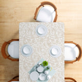 Nordfavn Cloe – Textilvaxduk med botaniskt mönster i naturvita nyanser, miljö