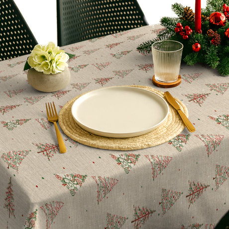 Nordfavn Crisp – Jultextilduk med julgranar i rött och grönt