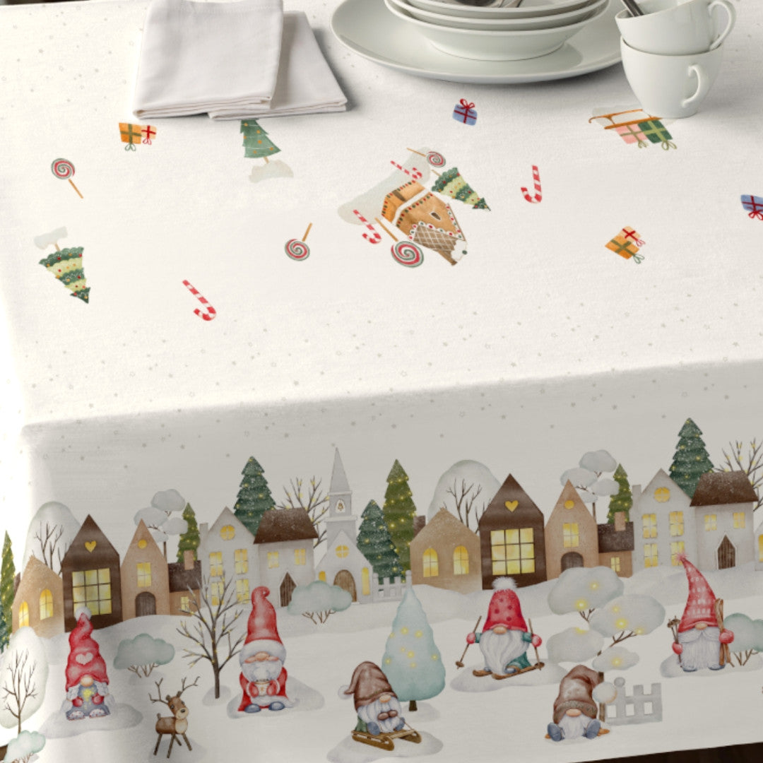 Nordfavn Elf – Jultextilduk med vinterby och tomtar