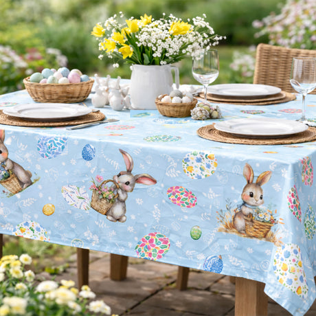 Påskhare Blå – påskvaxduk med harar och blomsterägg, vårstämning